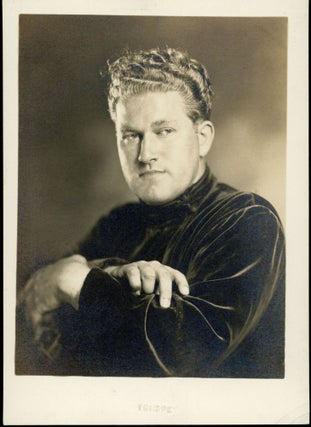 #164269) 1939 STUDIO PORTRAIT OF AUGUST DERLETH BY EPHRAIM BURT TRIMPEY. August Derleth