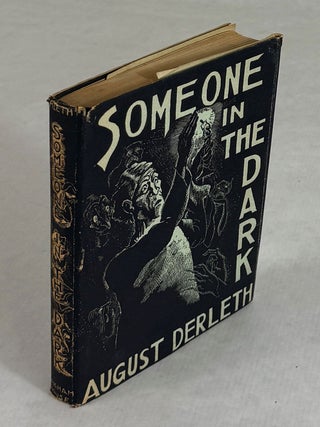#179750) SOMEONE IN THE DARK. August Derleth